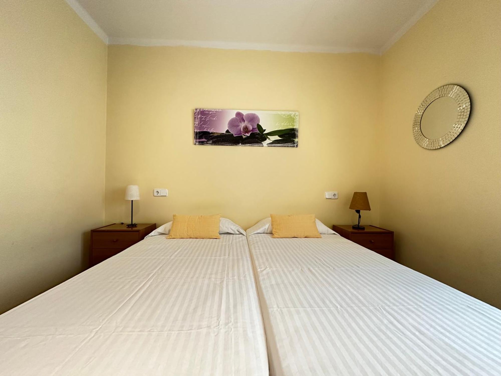 Agi Llotja Plazza Apartment Росес Екстериор снимка