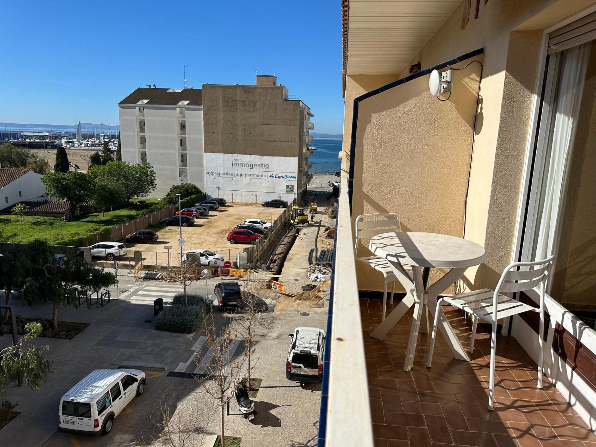 Agi Llotja Plazza Apartment Росес Екстериор снимка