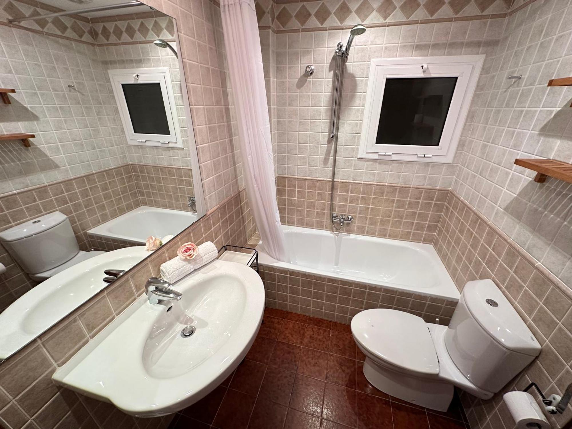 Agi Llotja Plazza Apartment Росес Екстериор снимка