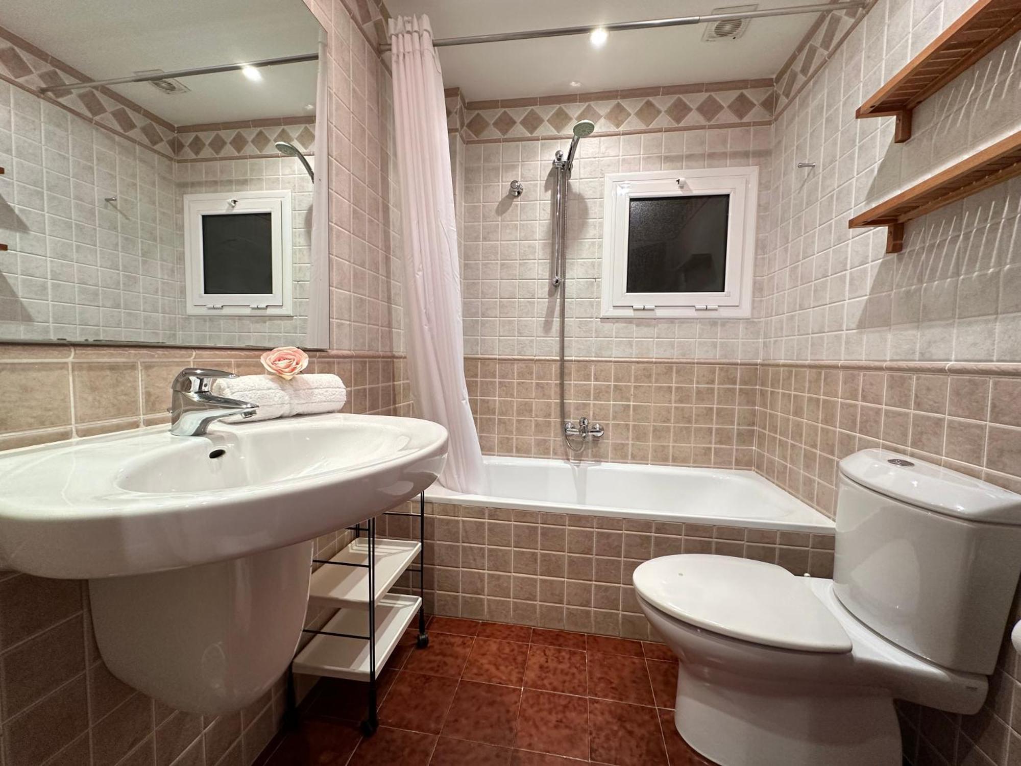 Agi Llotja Plazza Apartment Росес Екстериор снимка